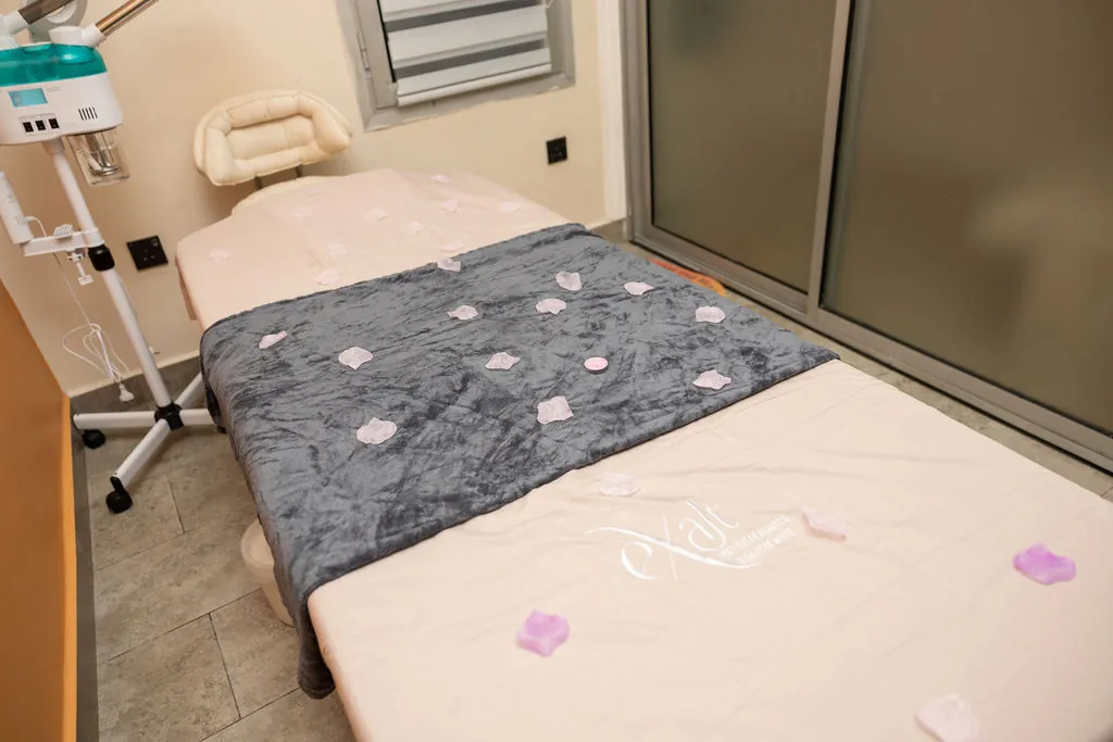 Table de soin au linge brodé Exalt