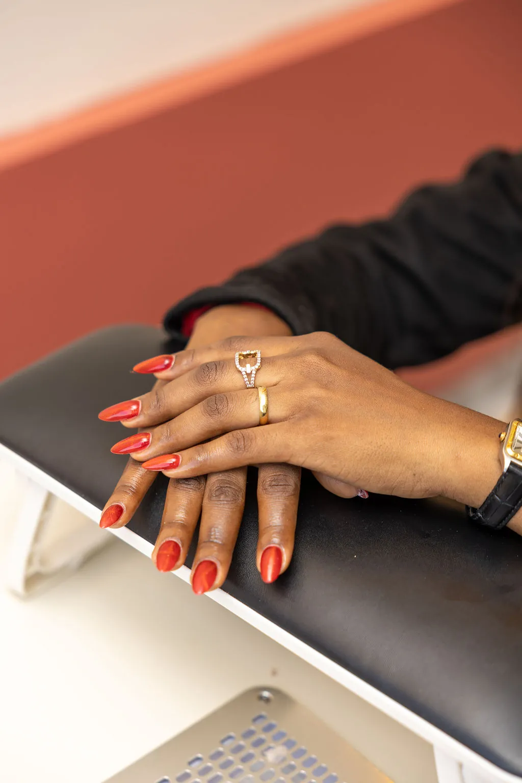 Ongles vernis rouges après une pose à Exalt Institut
