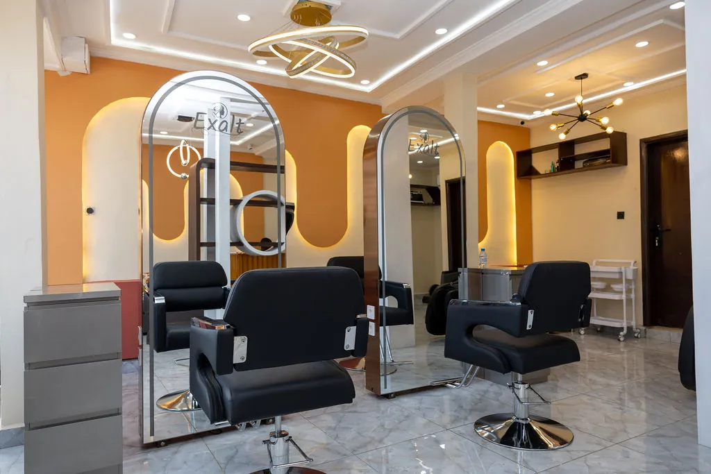 Postes de coiffure d’Exalt Institut